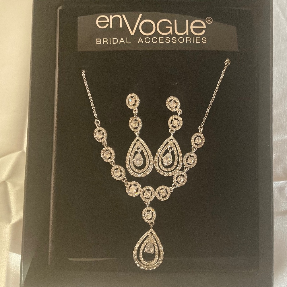 EnVogue Bridal Accessories